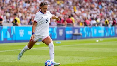 Trinity Rodman prepares to take a shot.